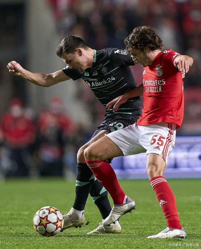 关于今夜葡超传出新动向，费耶诺德豪取连胜，管理层表态——气氛紧张，训练强度明显提升的信息-满冠